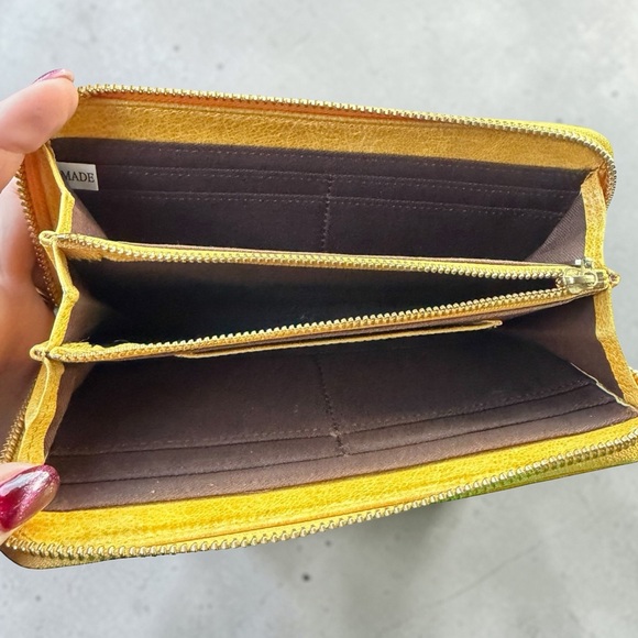 Vintage Peanuts Snoopy Doghouse Zip Around Wallet- Mustard Yellow- 2017 - Picture 4 of 4